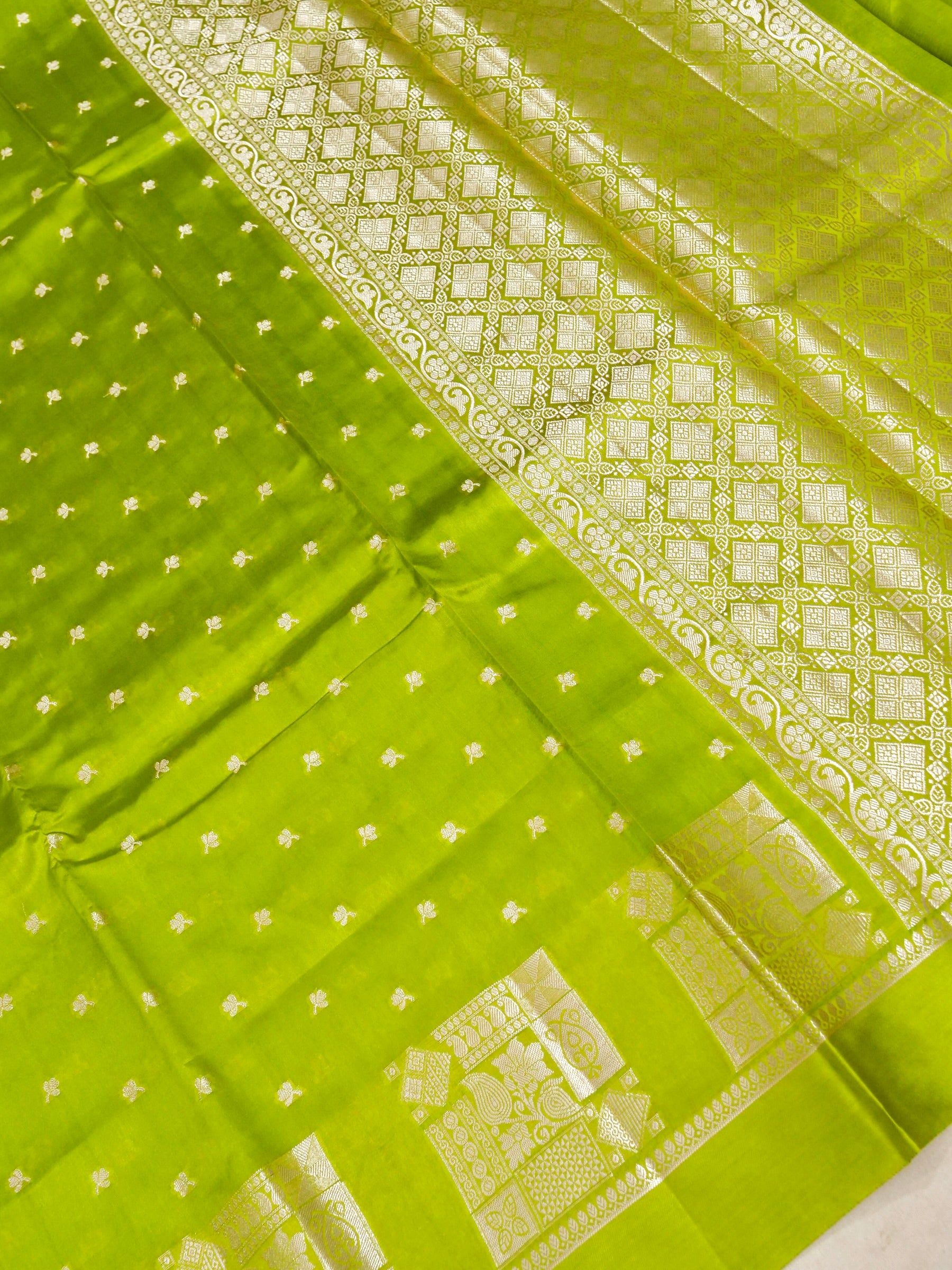 Banarasi Pure Mango Silk Allover Zari Motif Self Dye with Contrast Blouse