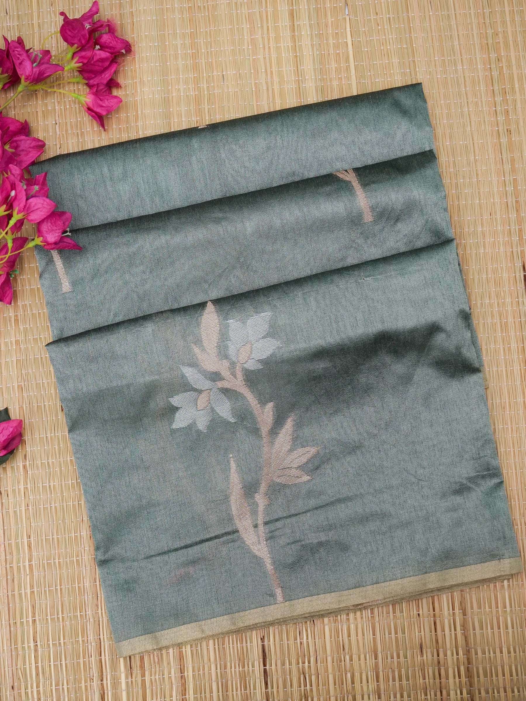 Banarasi tussar silk skurt Meena Buta border and banarasi pallu with jacquard Blouse