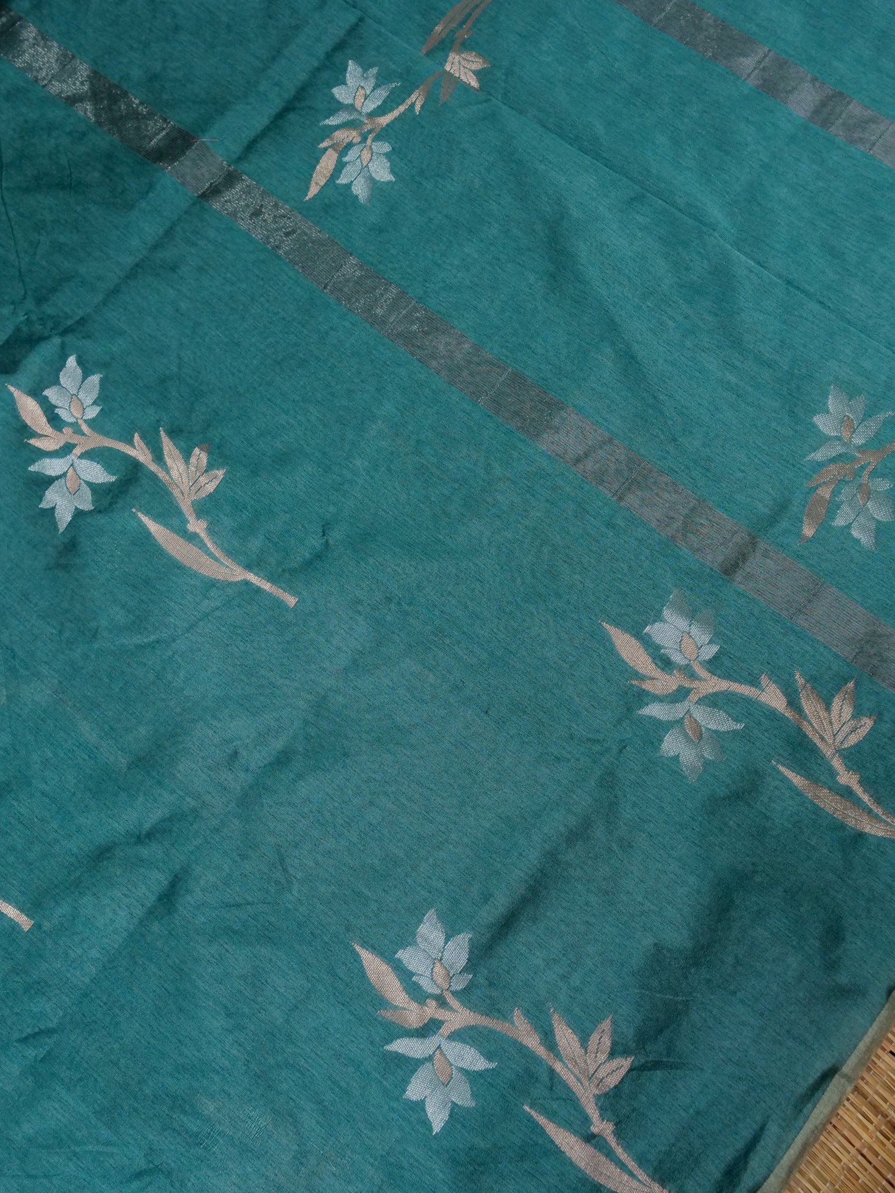 Banarasi tussar silk skurt Meena Buta border and banarasi pallu with jacquard Blouse