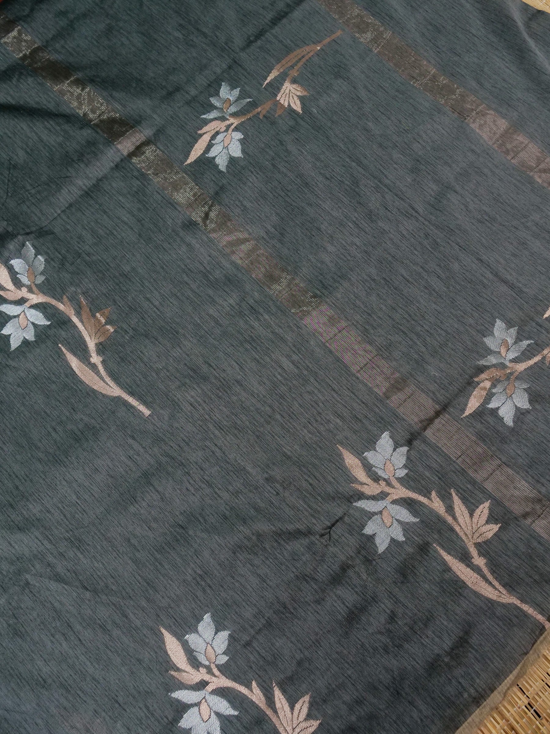 Banarasi tussar silk skurt Meena Buta border and banarasi pallu with jacquard Blouse
