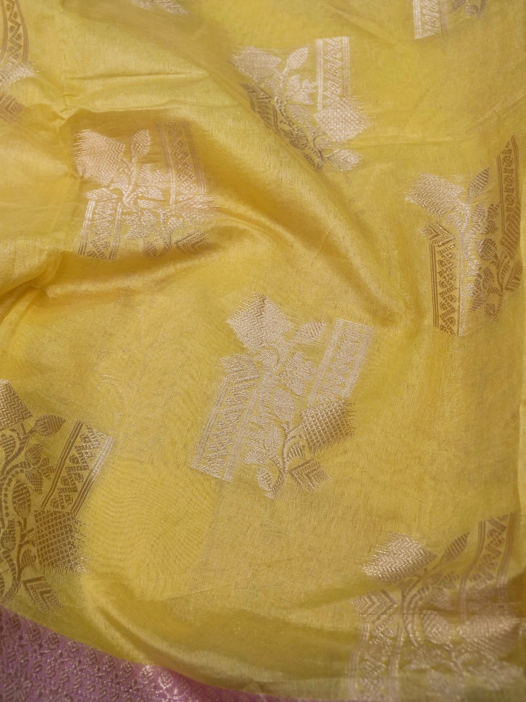 Banarasi tassar silk allover jari Buta with contrast rich pallu with jacquard Blouse