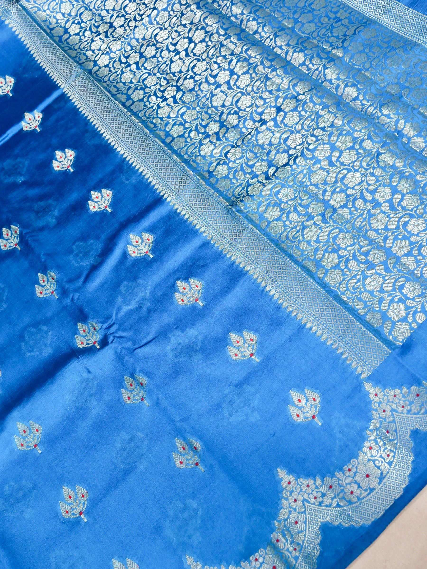 Banarasi Pure Mango Silk Saree With Red Meena and Zari Buti Attached Contrast Blouse