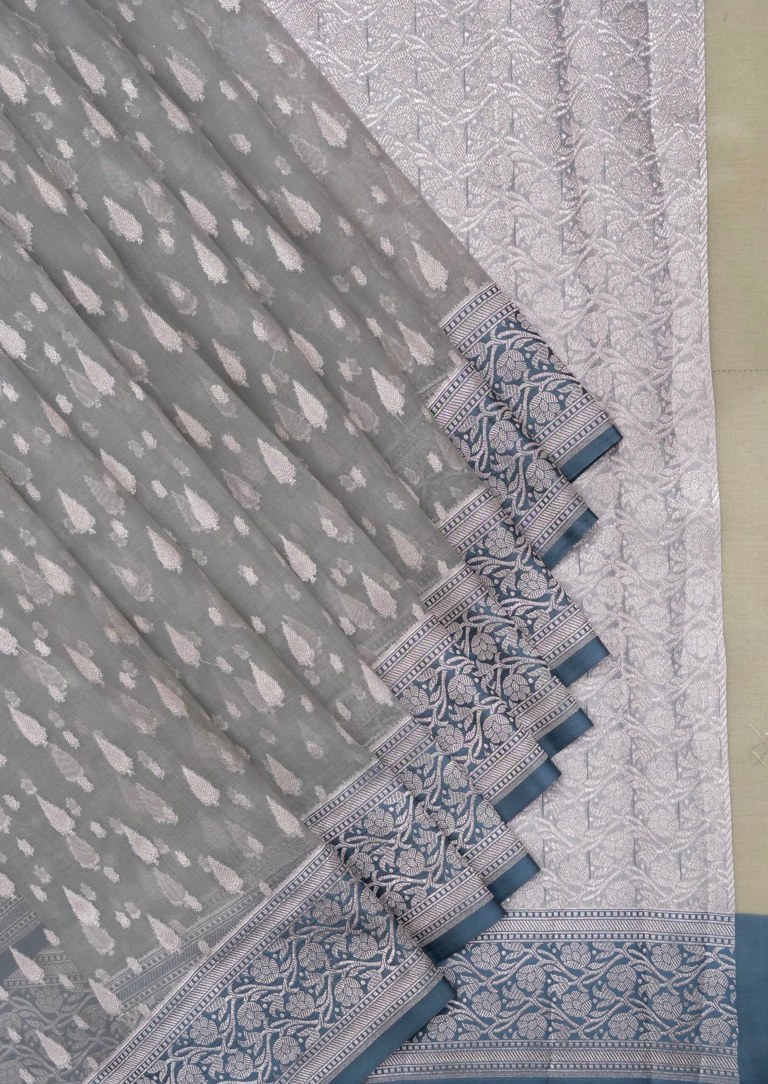 Grey Banarasi Kora Silk Saree with Zari Geometrical Design and Kanchi Border