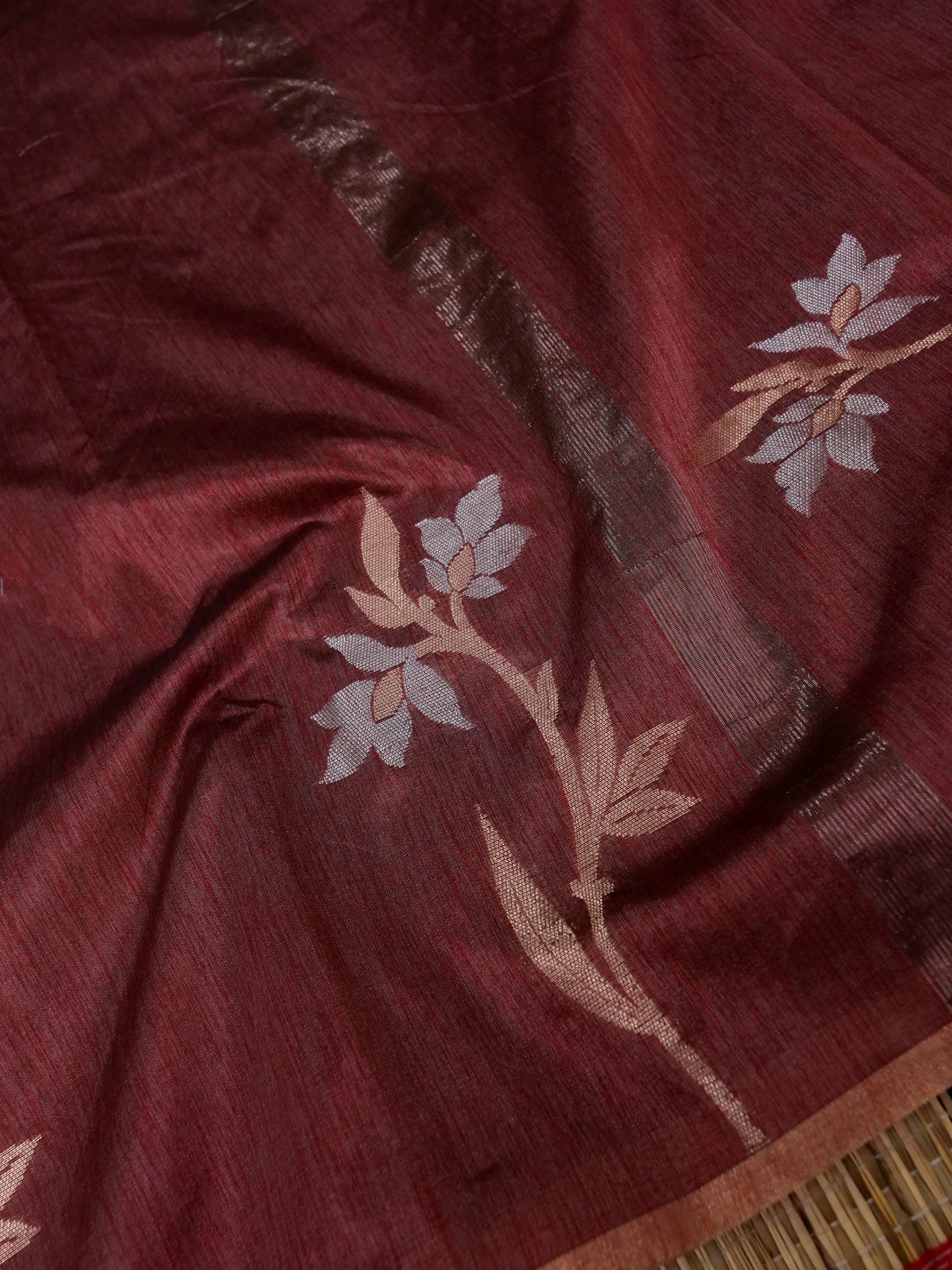 Banarasi tussar silk skurt Meena Buta border and banarasi pallu with jacquard Blouse
