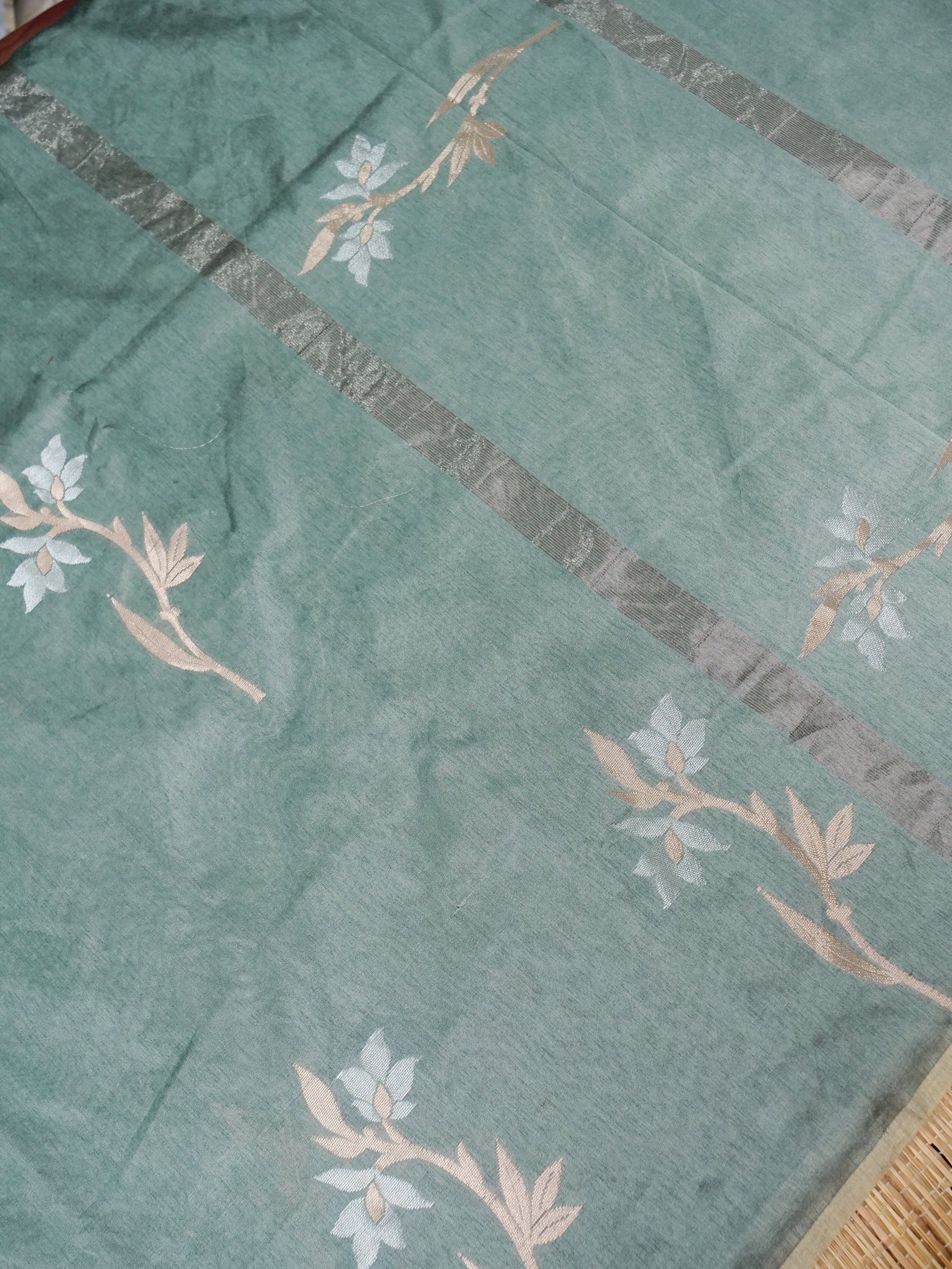 Banarasi tussar silk skurt Meena Buta border and banarasi pallu with jacquard Blouse