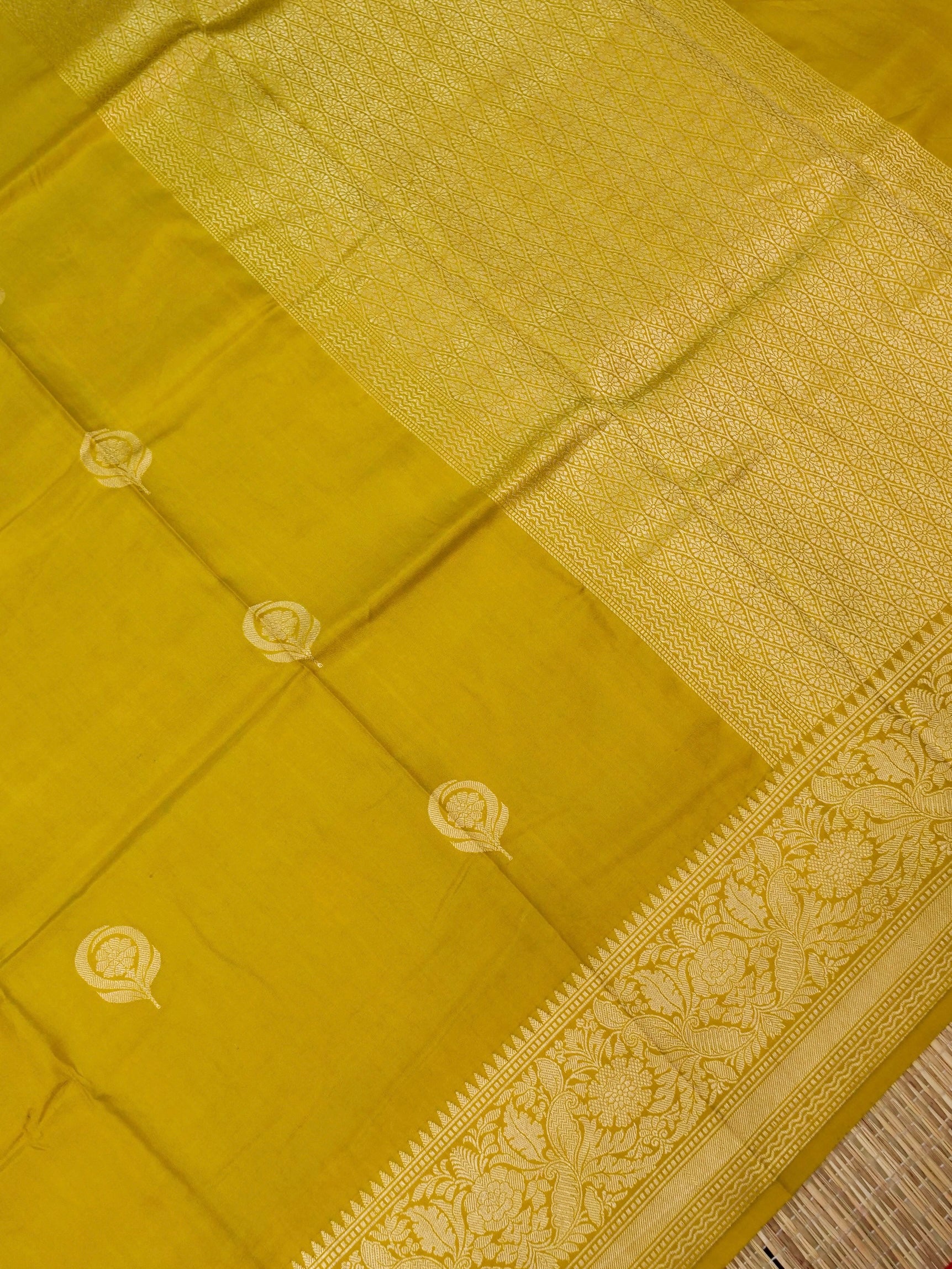 Banarasi handloom pure raw mango kadwa buti design with blouse