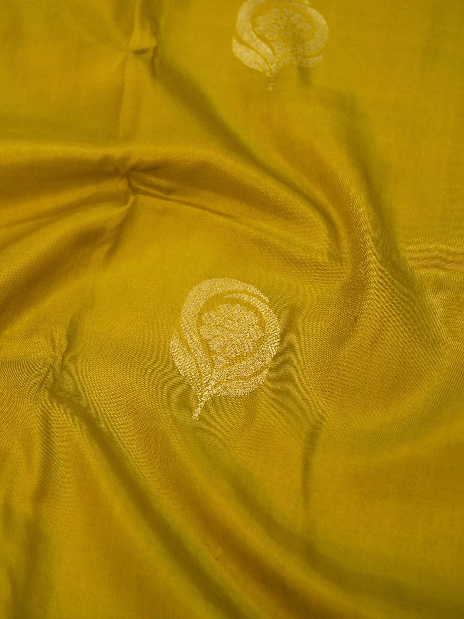 Banarasi handloom pure raw mango kadwa buti design with blouse