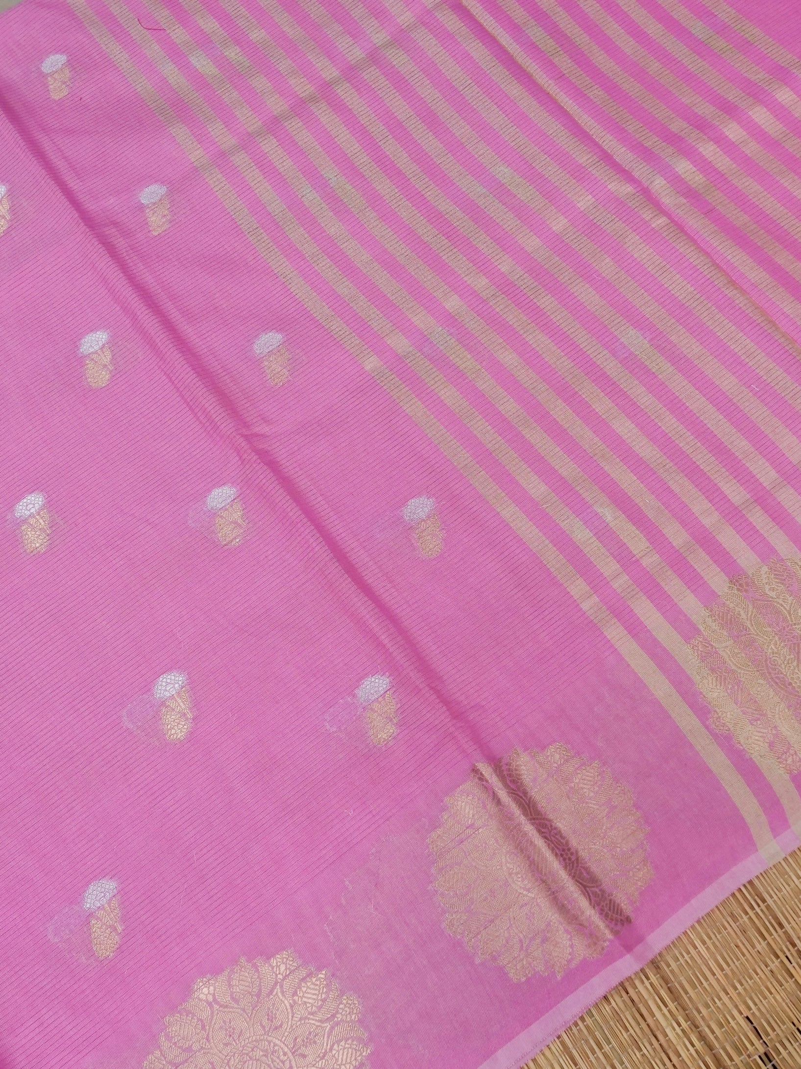 Banarasi Mangalgiri cotton silk allover jari meena buti with buta border with lining Blouse 