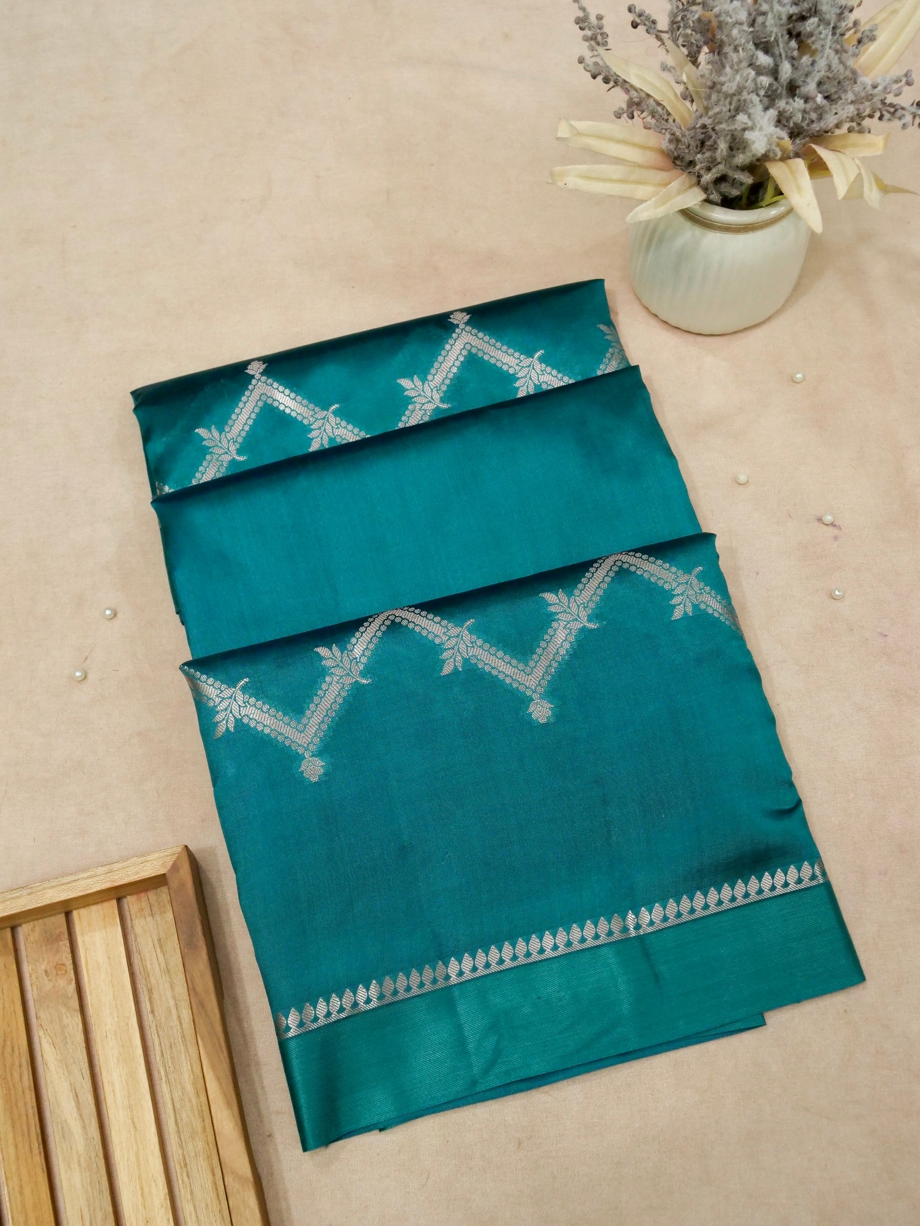 Banarasi Pure Mango Silk Allover Zari Zig Zag Design with Satan Patta Attached Blouse