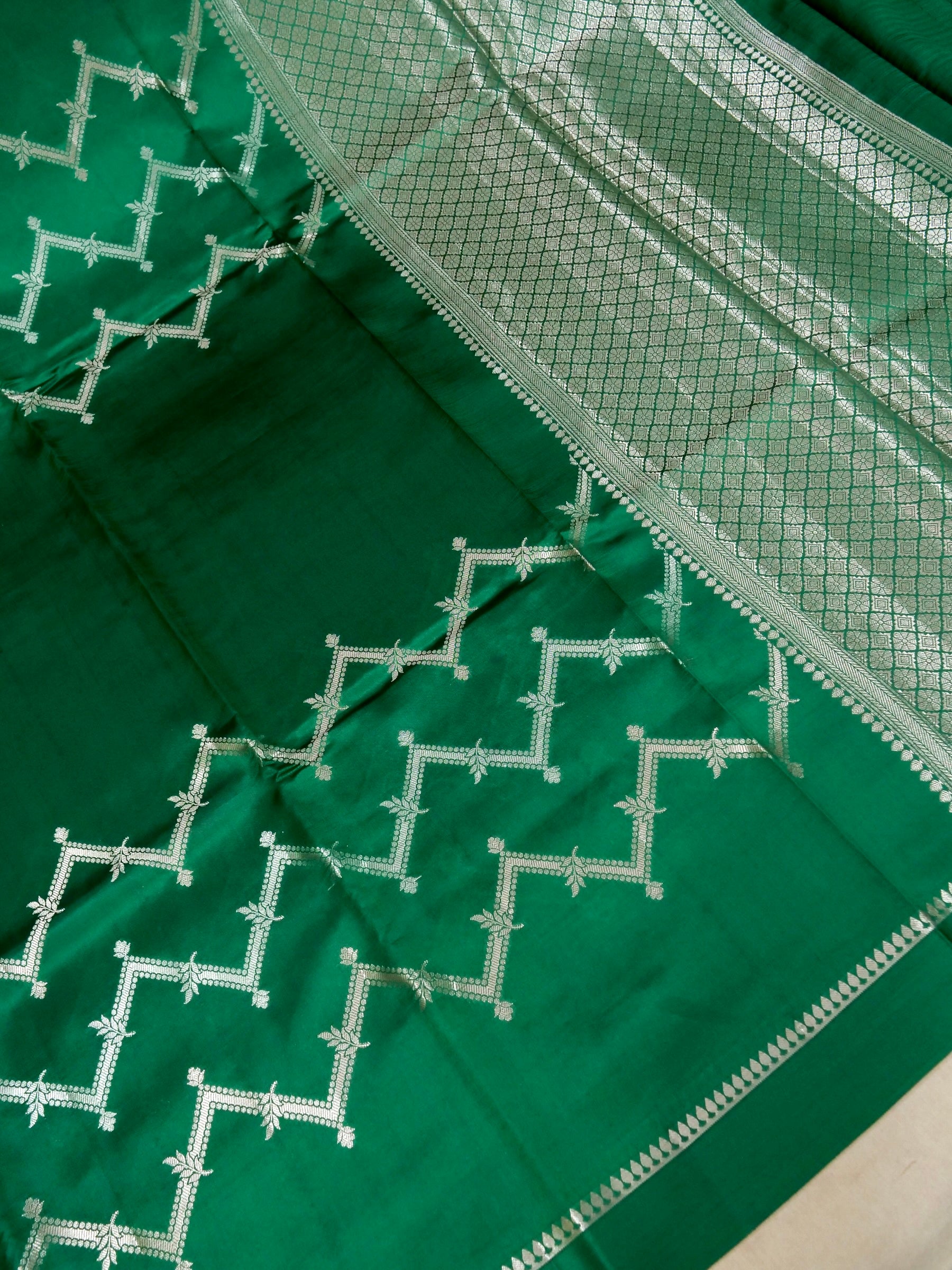 Banarasi Pure Mango Silk Allover Zari Zig Zag Design with Satan Patta Attached Blouse