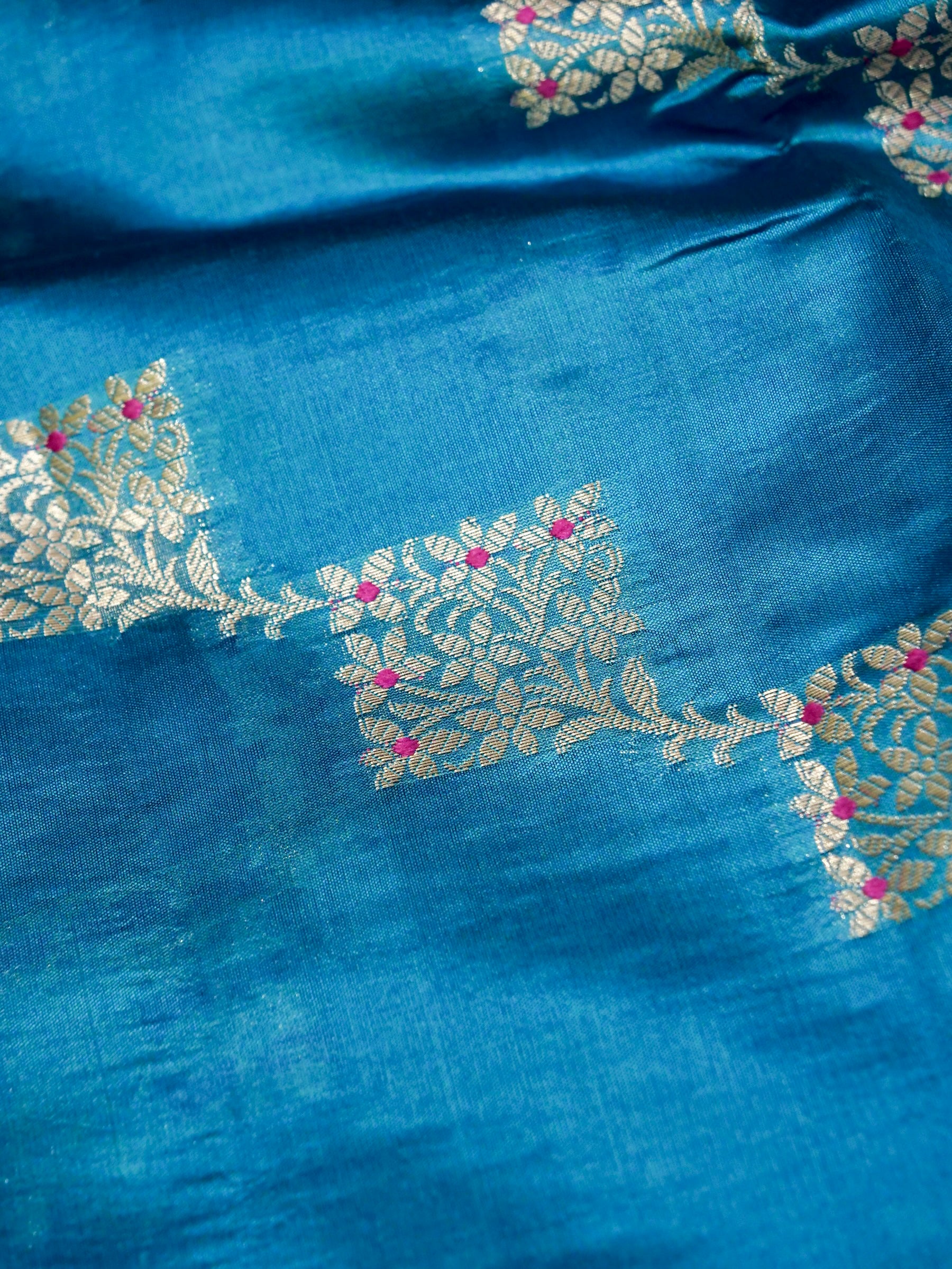 Banarasi Pure Mango Silk Allover Zari Box Design with Meena Attached Contrast Blouse