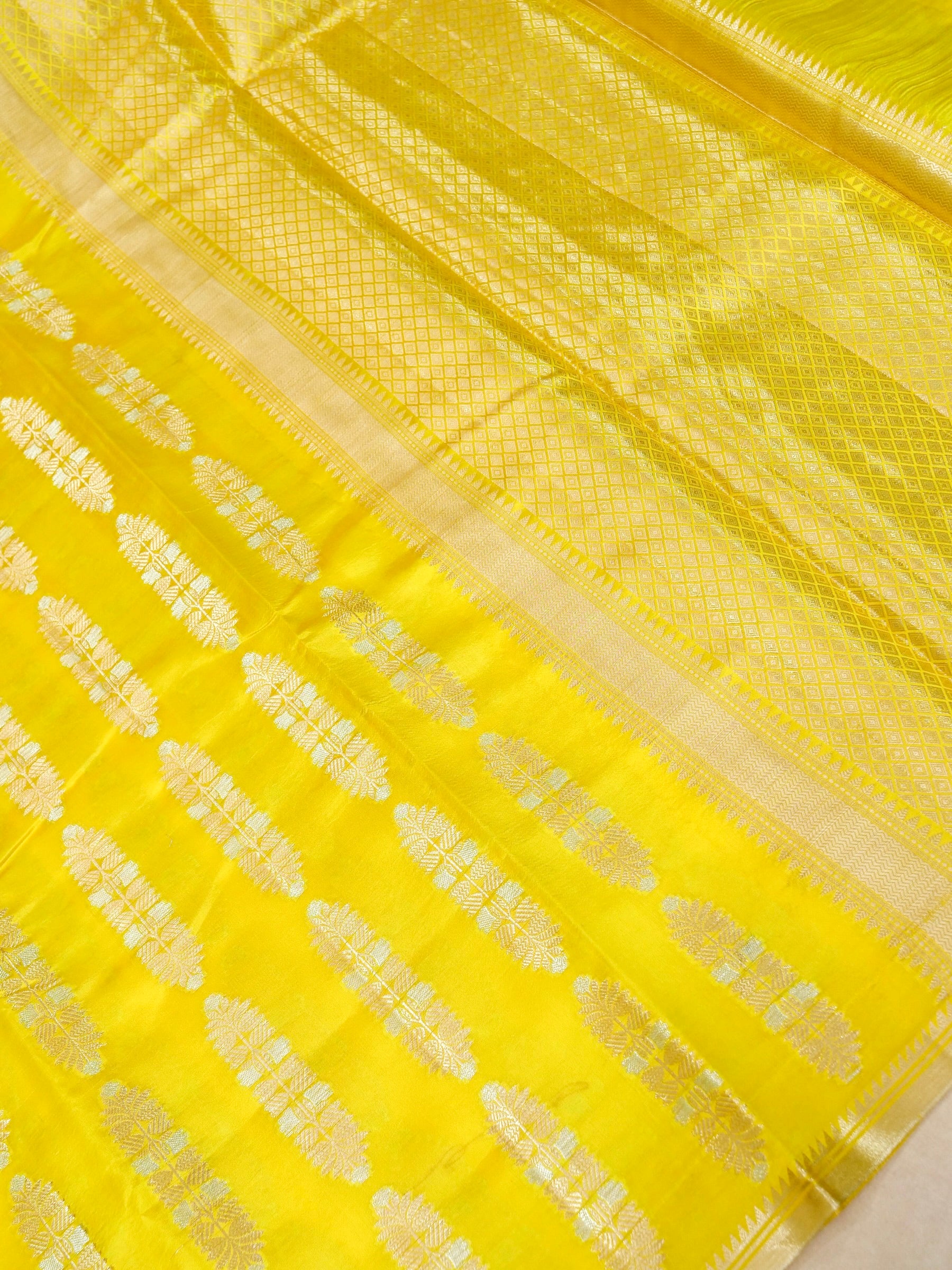 Banarasi Pure Mango Silk Saree Allover Zari Buti with Border Less