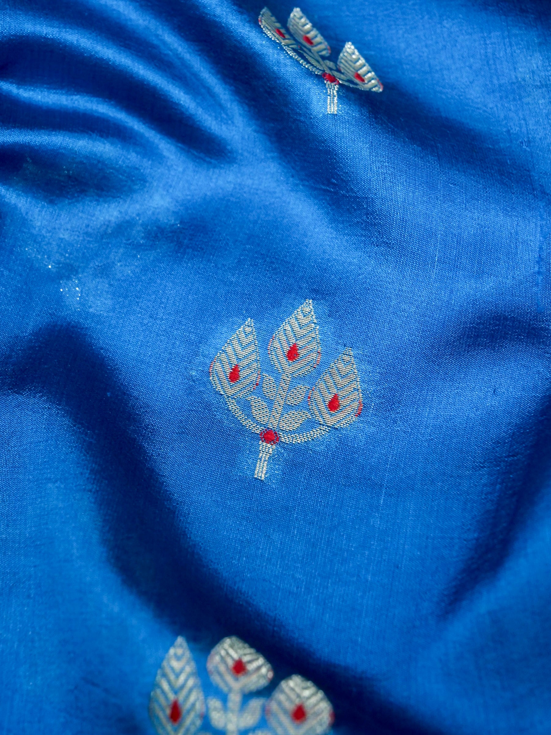 Banarasi Pure Mango Silk Saree With Red Meena and Zari Buti Attached Contrast Blouse