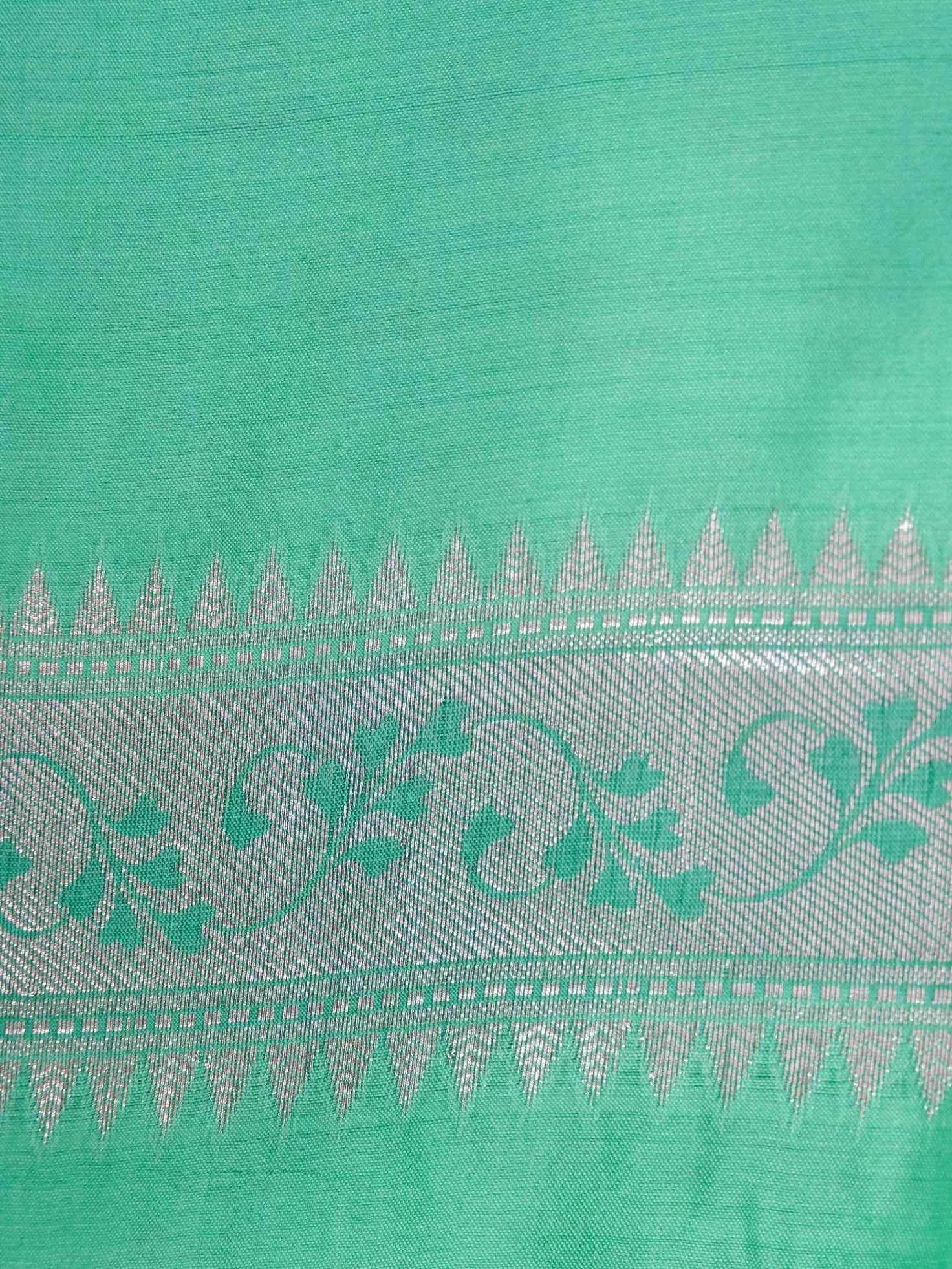Banarasi Pure Chiniya Silk Allover Fany Floral Zari Buti Design with Hand Brushing Self Dye