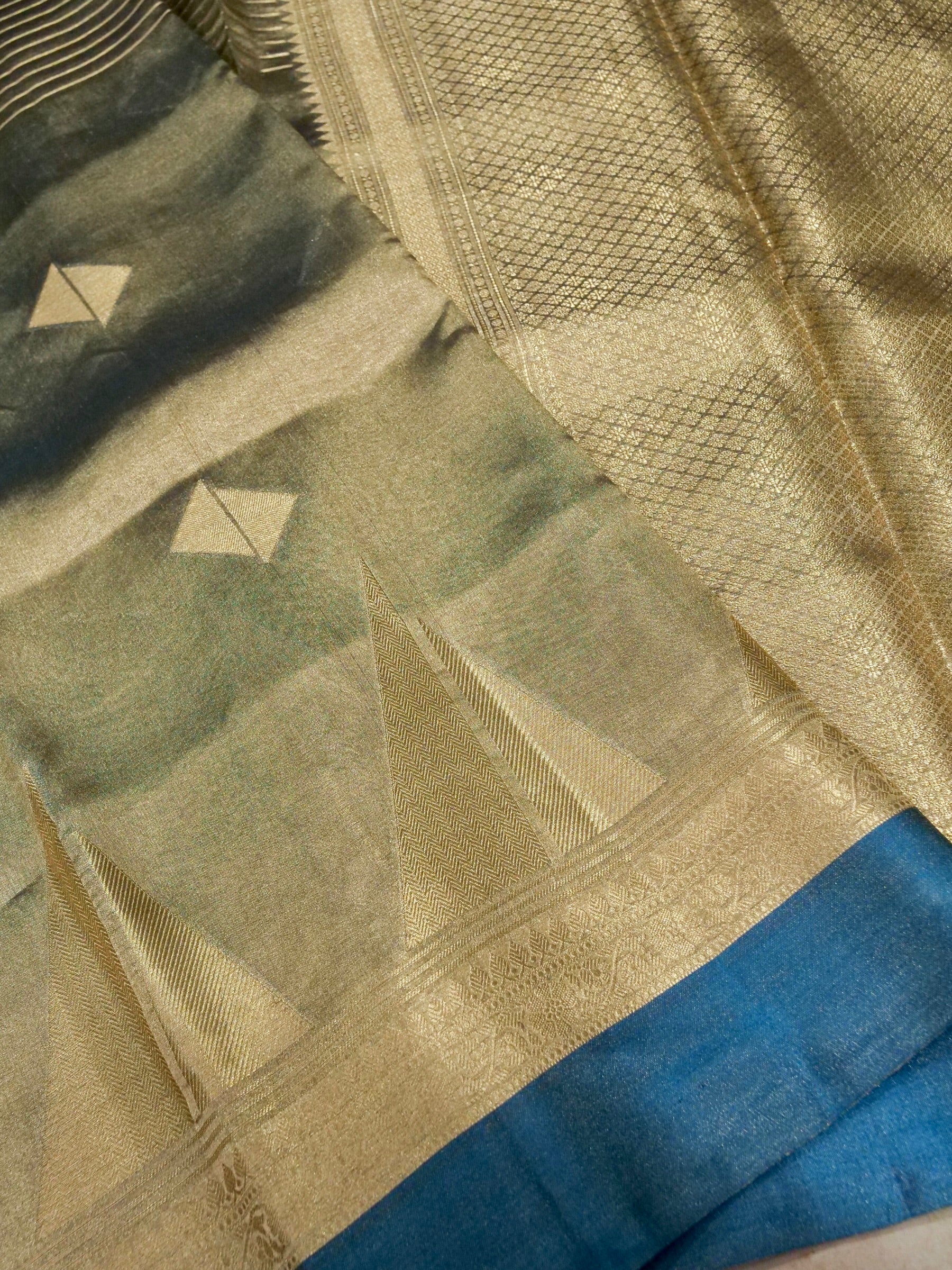 Banarasi Pure Tissue Silk with Contrast Border and Blouse